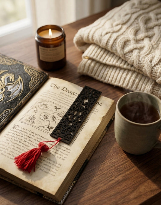 Accessoire en bois, marque page, avec gravure laser durable réalisé par LumiImpact. Parfait pour un cadeau personnalisé